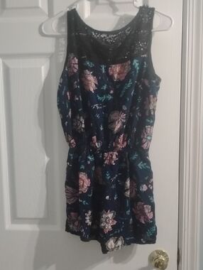 NWOT, Beautiful Floral Romper With Lace Detailing Towards The Top, Size S/M